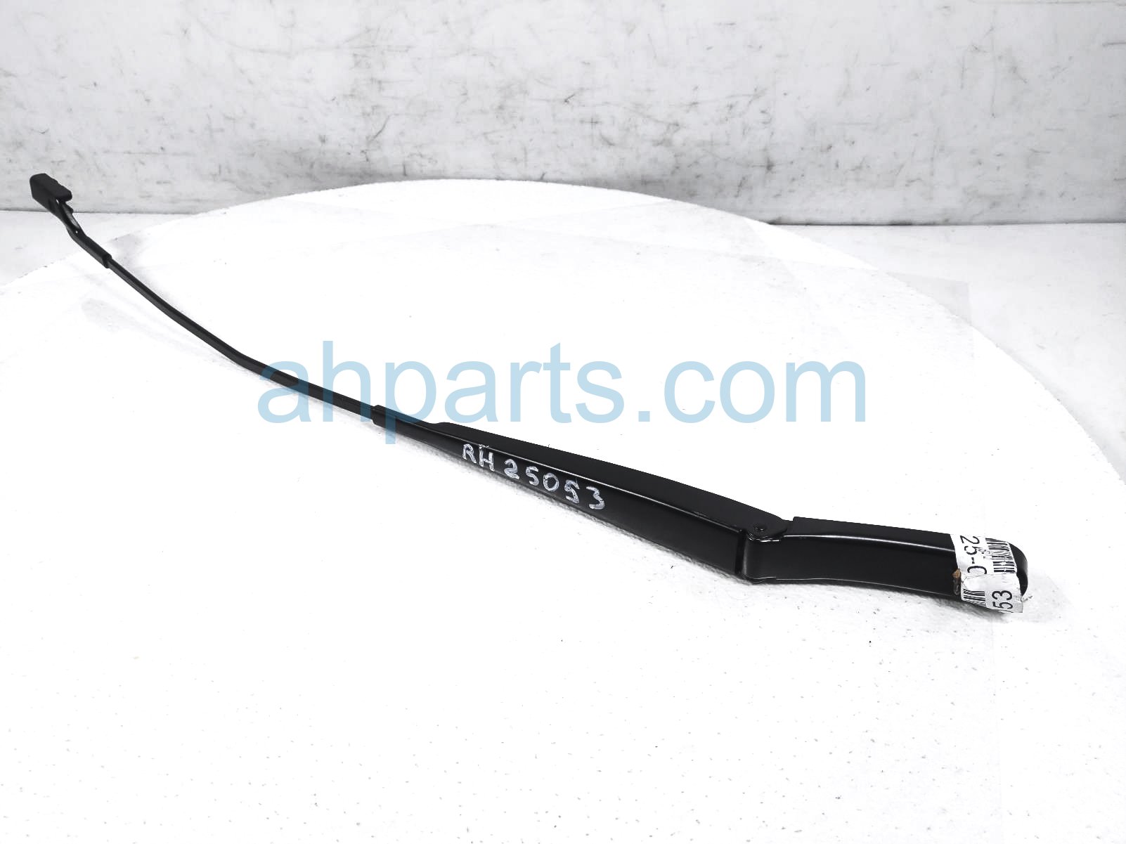 $45 Volkswagen RH WINDSHIELD WIPER ARM $45 Volkswagen RH WINDSHIELD WIPER ARM