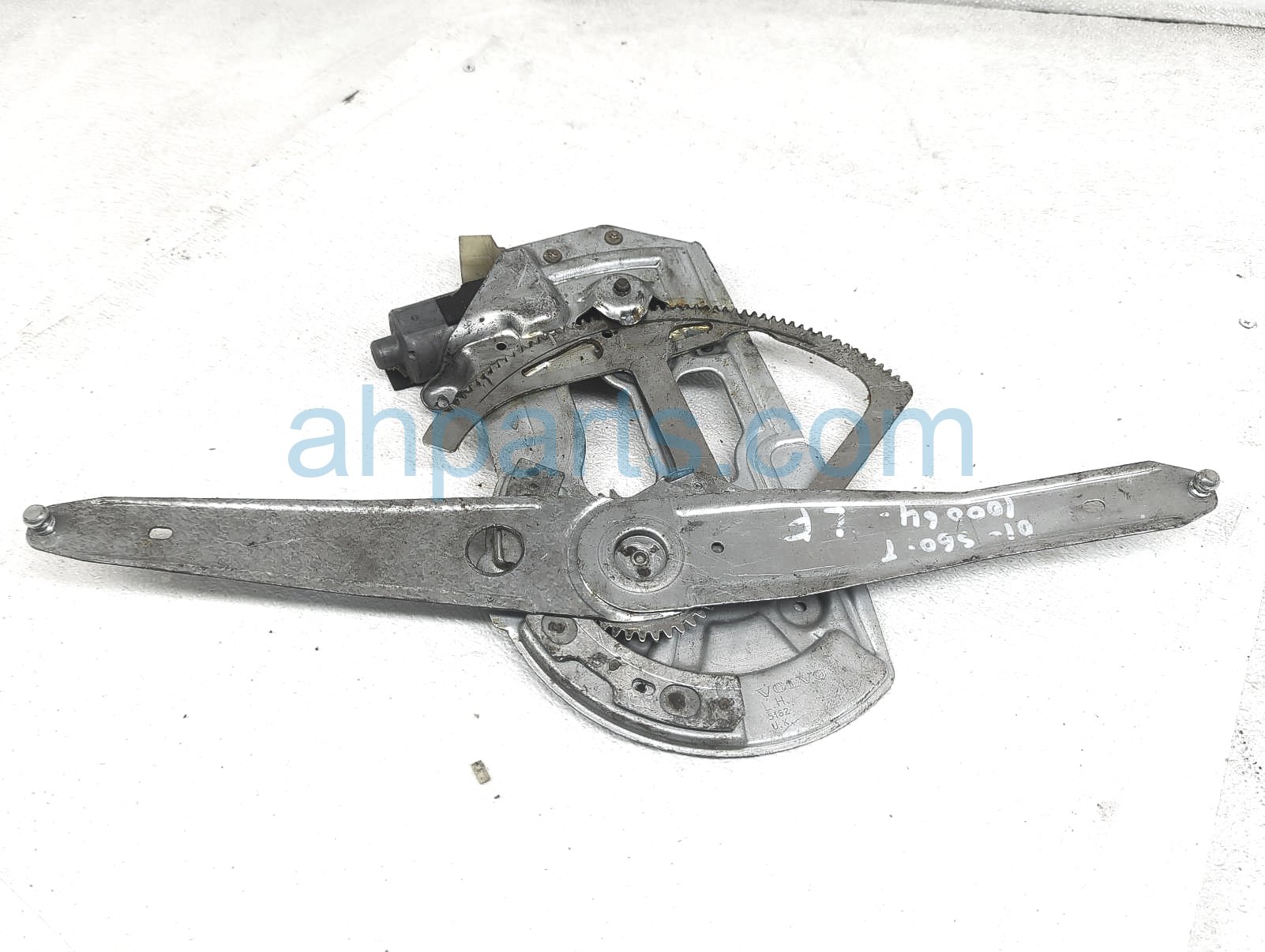 $59 Volvo FR/LH WINDOW REGULATOR W/MOTOR ASSY