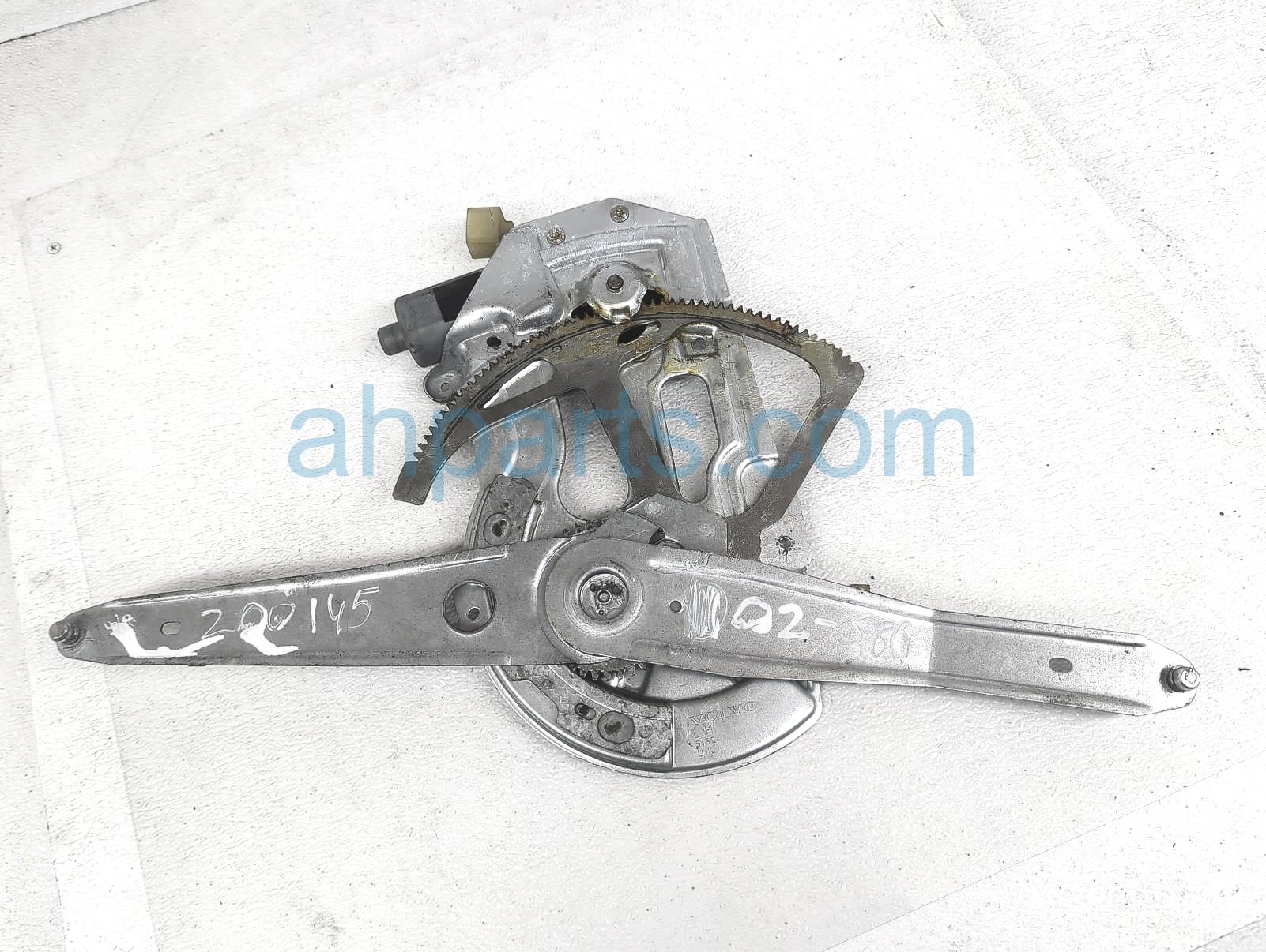 $59 Volvo FR/LH WINDOW REGULATOR W/MOTOR ASSY