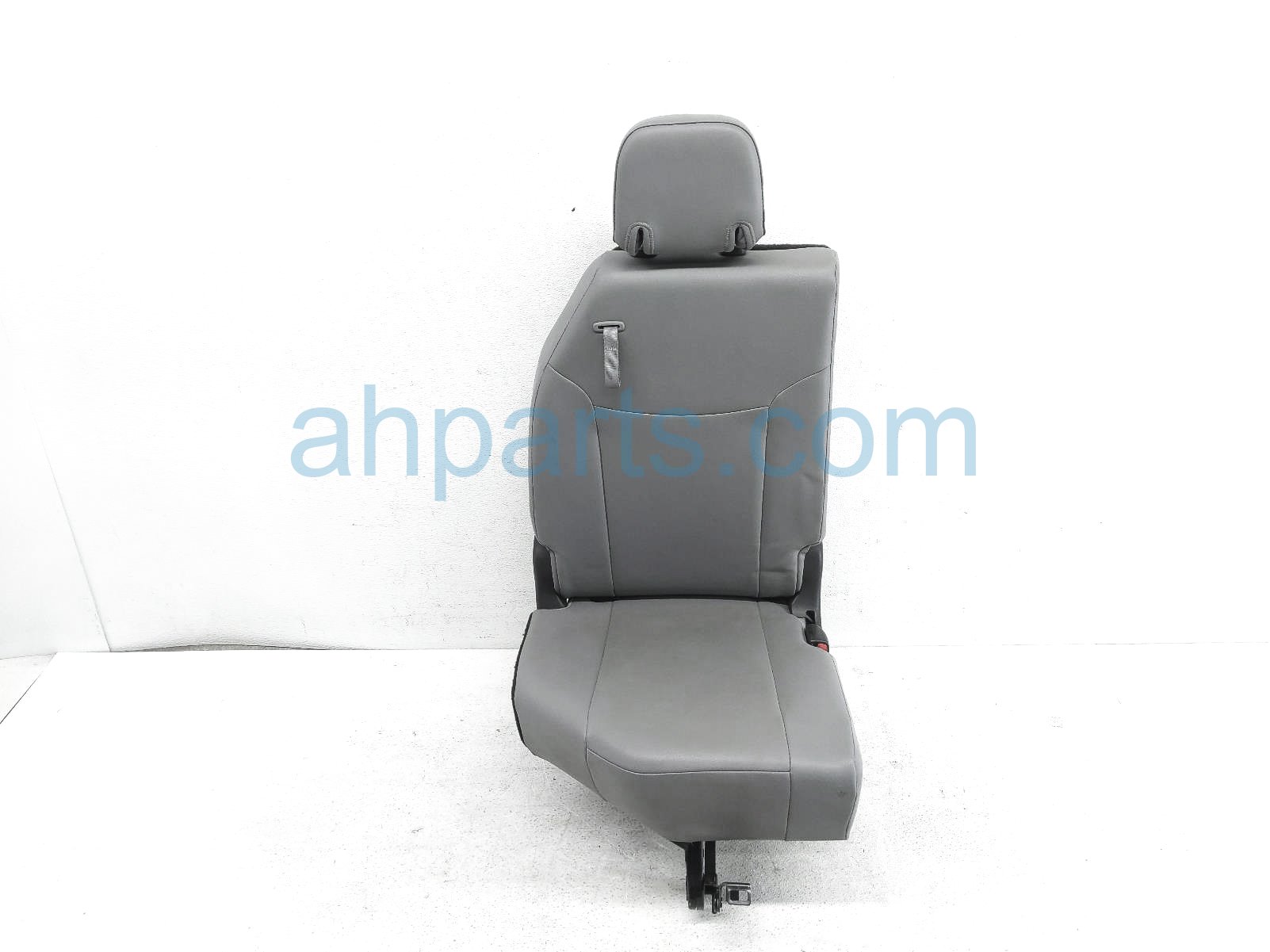 $449 Toyota 3RD ROW RH SEAT - GREY LEATHER $449 Toyota 3RD ROW RH SEAT - GREY LEATHER