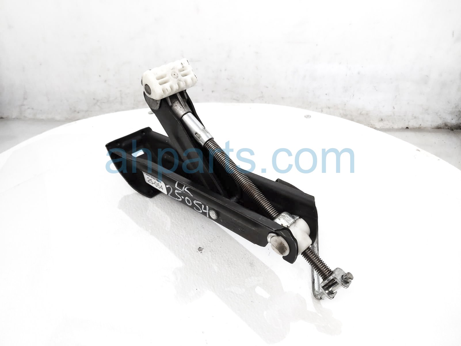 $50 Mercedes TIRE LIFT JACK ONLY $50 Mercedes TIRE LIFT JACK ONLY