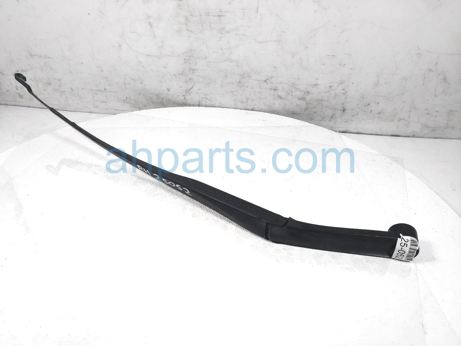 $25 Hyundai RH WINDSHIELD WIPER ARM $25 Hyundai RH WINDSHIELD WIPER ARM