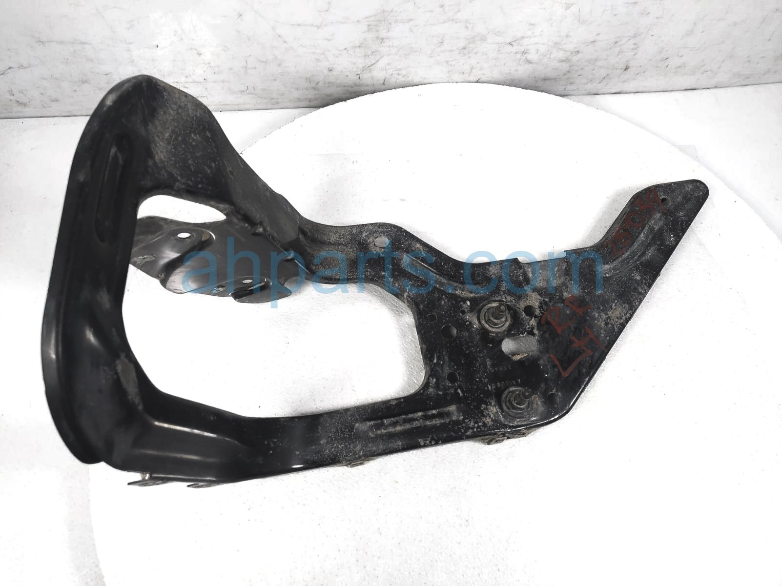 2022 Chevy Silverado 1500 Rear Driver Bumper Reinforcement Bracket 85128851