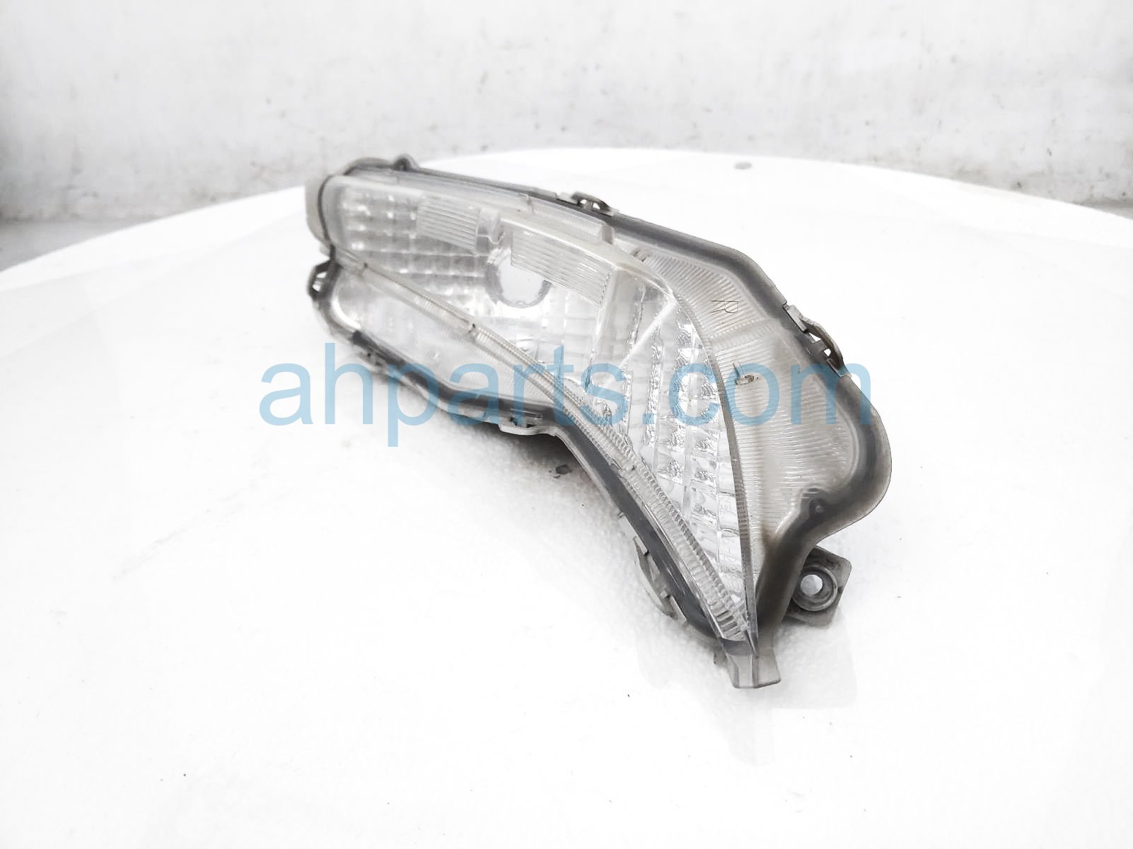 Toyota RH FOG LAMP / DAYTIME RUNNING LIGHT Toyota RH FOG LAMP / DAYTIME RUNNING LIGHT