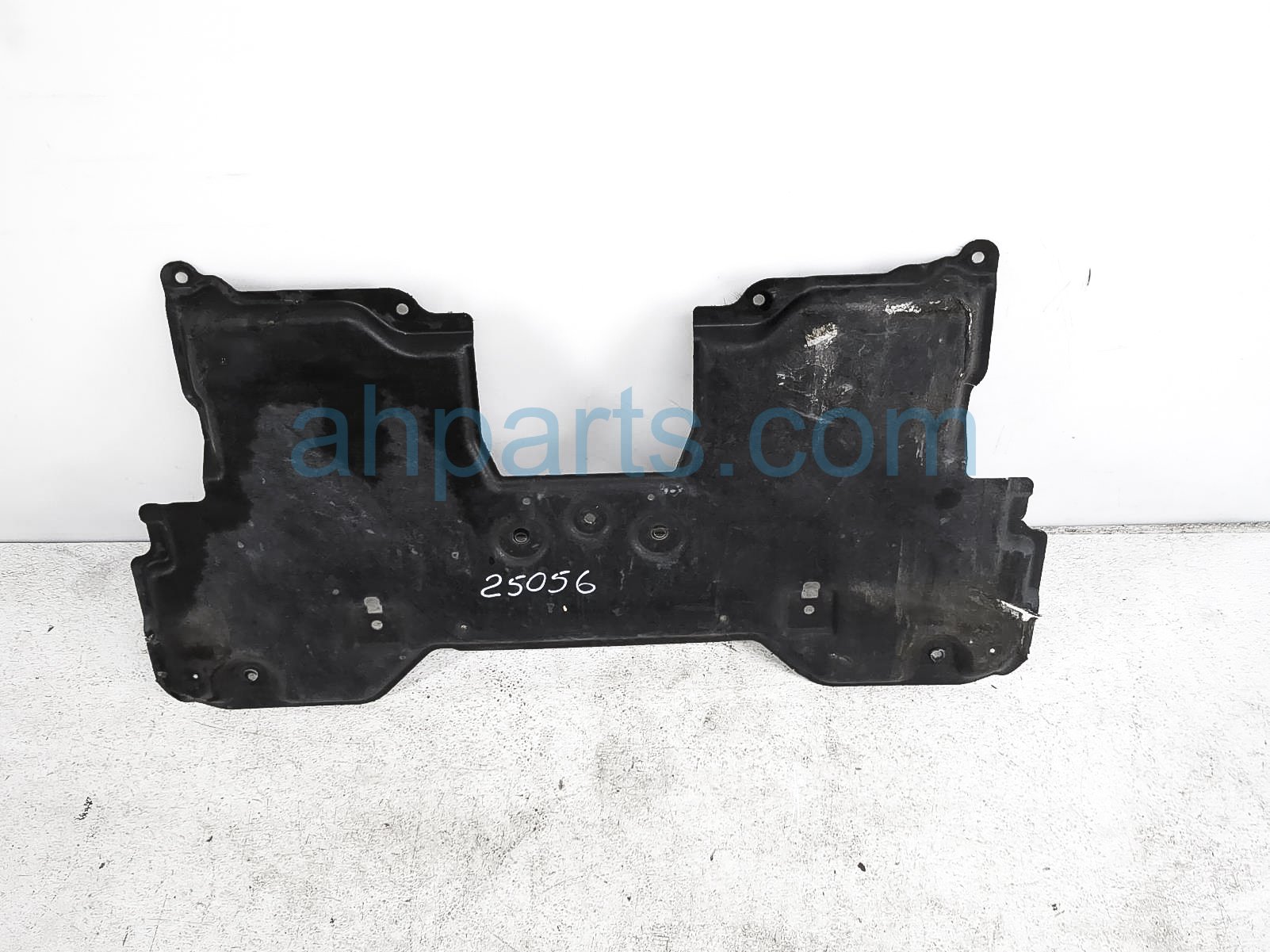 $75 Infiniti REAR CENTER SPLASH SHIELD * $75 Infiniti REAR CENTER SPLASH SHIELD *