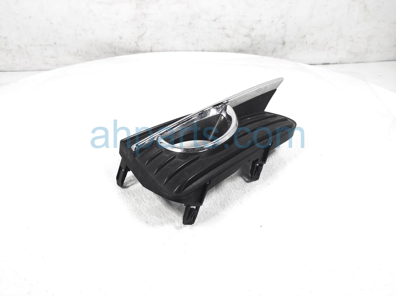 $25 Infiniti RH FOG LIGHT TRIM BEZEL GARNISH $25 Infiniti RH FOG LIGHT TRIM BEZEL GARNISH