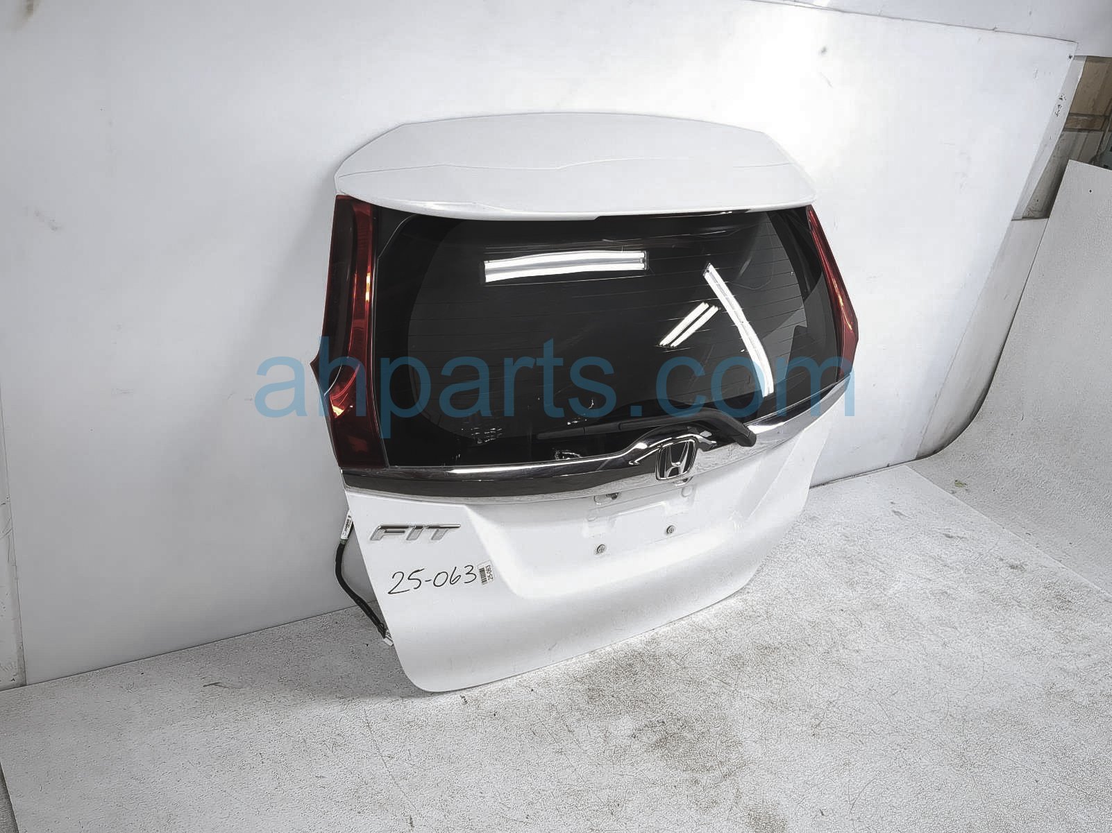 $695 Honda LIFT GATE / TAIL GATE - WHITE $695 Honda LIFT GATE / TAIL GATE - WHITE