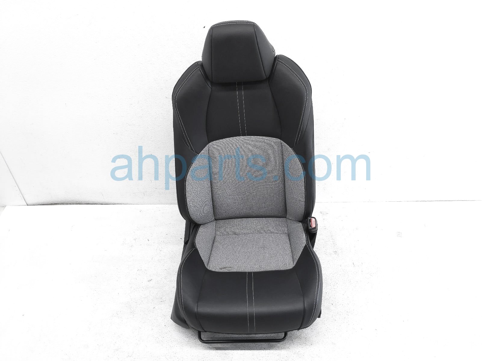$149 Toyota FR/RH SEAT - BLACK/GREY - W/ AIRBAG $149 Toyota FR/RH SEAT - BLACK/GREY - W/ AIRBAG
