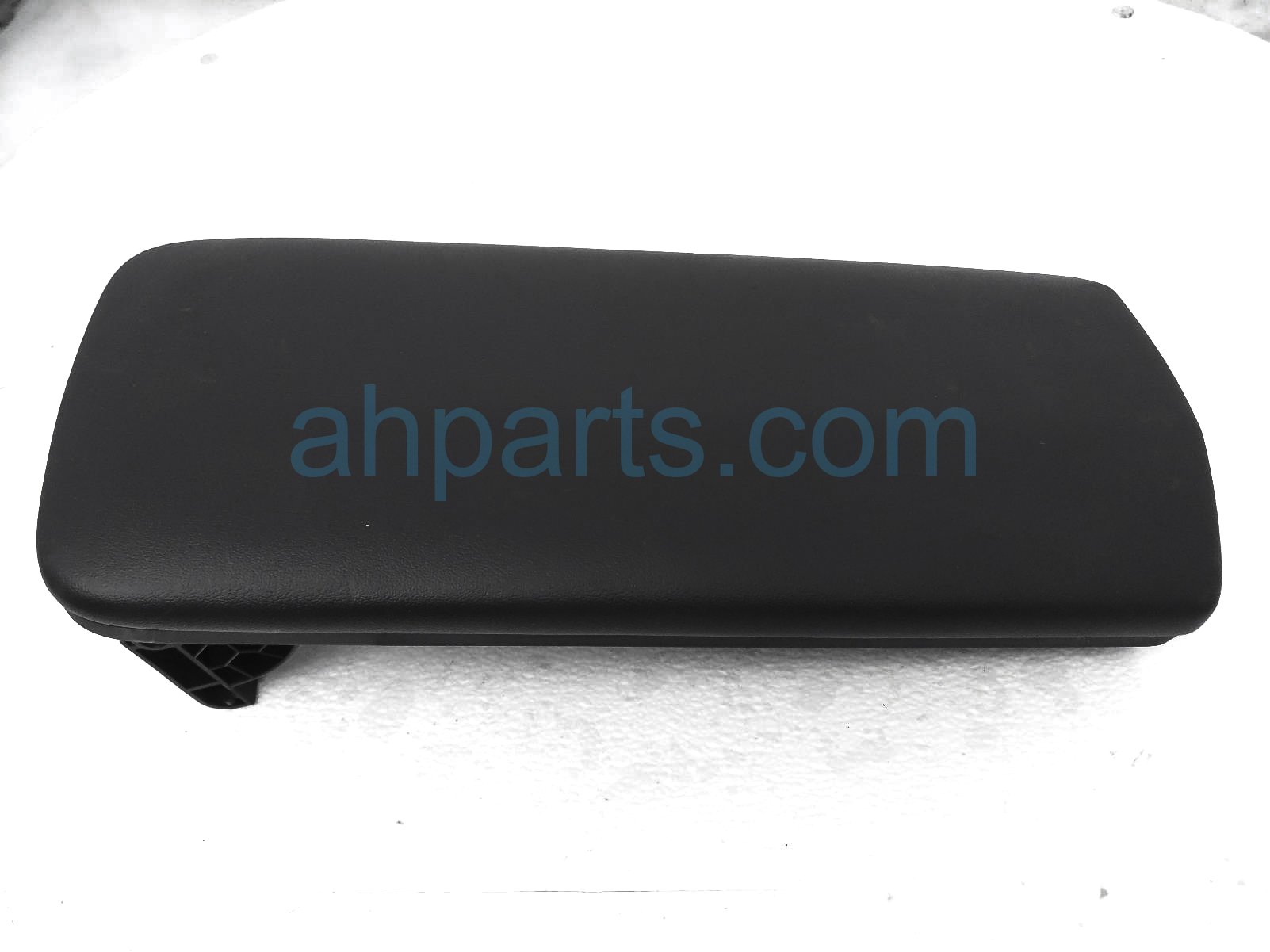 $85 Toyota CENTER CONSOLE LID - BLACK $85 Toyota CENTER CONSOLE LID - BLACK