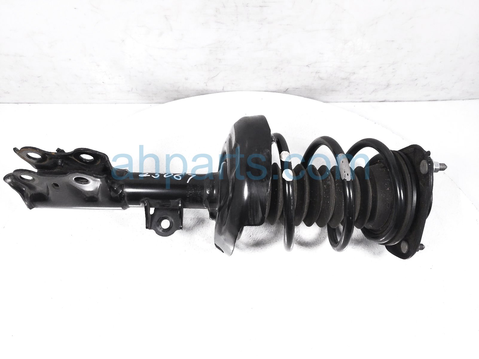 Sold 2024 Toyota Prius Front Passenger Strut + Spring - Xle 48510
