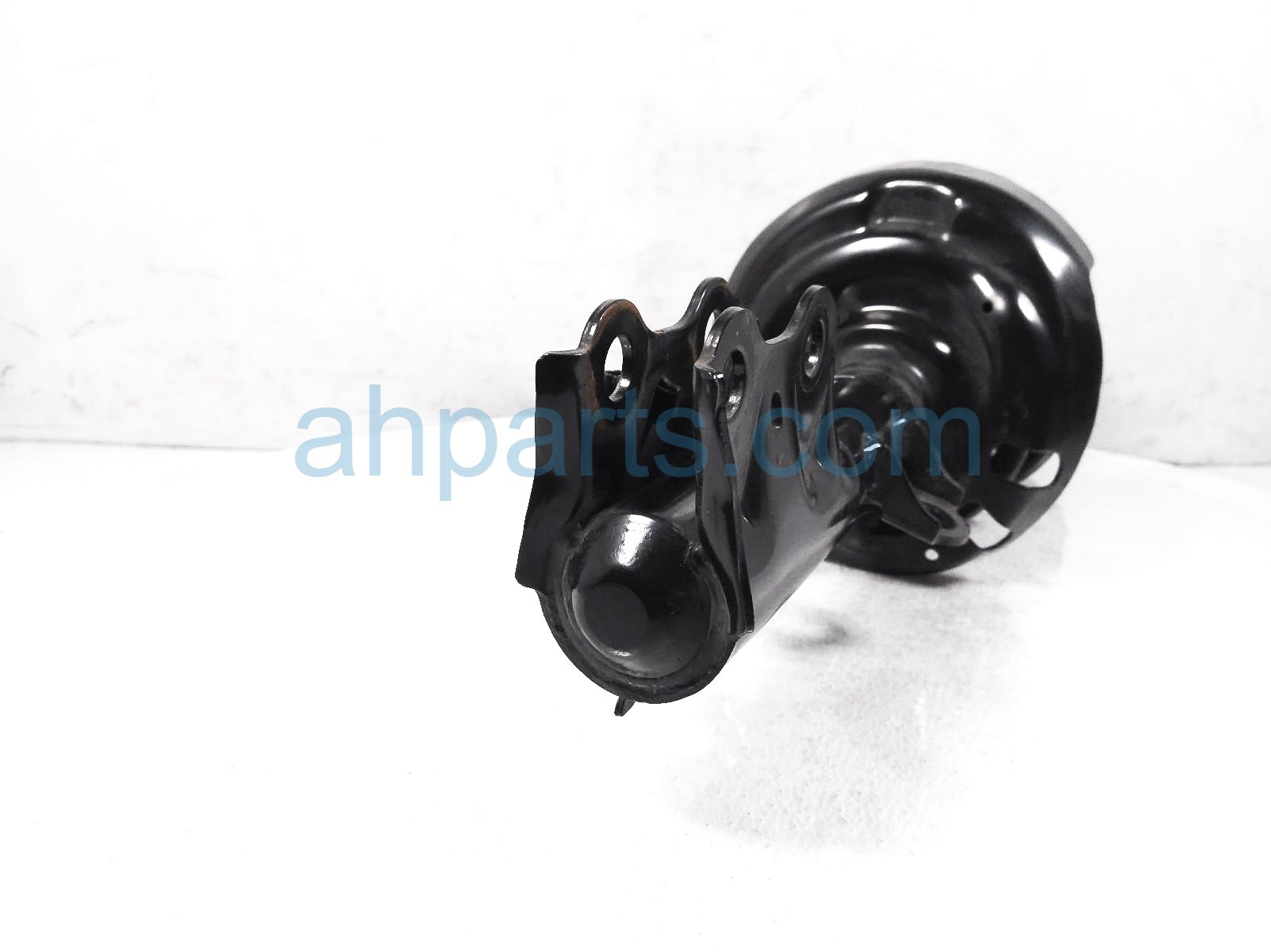 Sold 2024 Toyota Prius Front Passenger Strut + Spring - Xle 48510