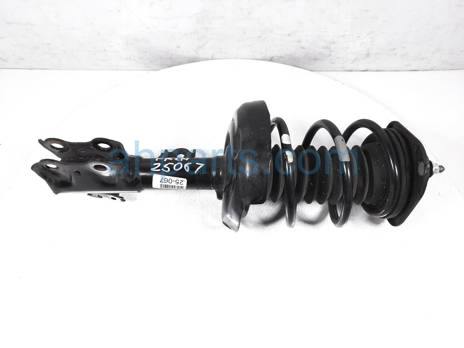Sold 2024 Toyota Prius Front Driver Strut + Spring - Xle 48520-8Z440