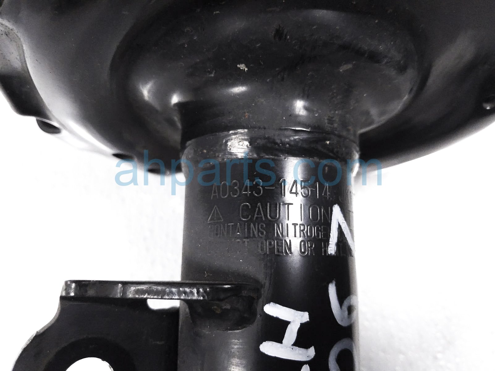 Sold 2024 Toyota Prius Front Driver Strut + Spring - Xle 48520-8Z440