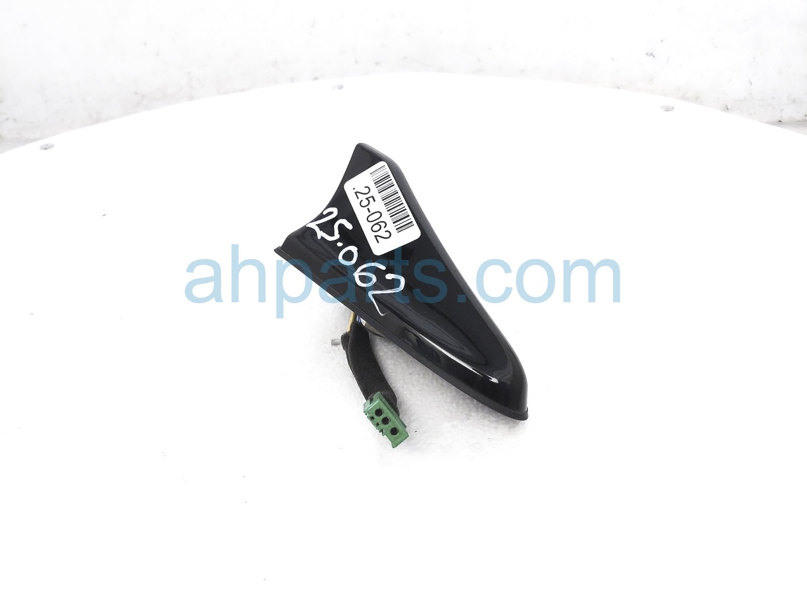 $49 Hyundai ROOF ANTENNA ASSY - BLACK $49 Hyundai ROOF ANTENNA ASSY - BLACK
