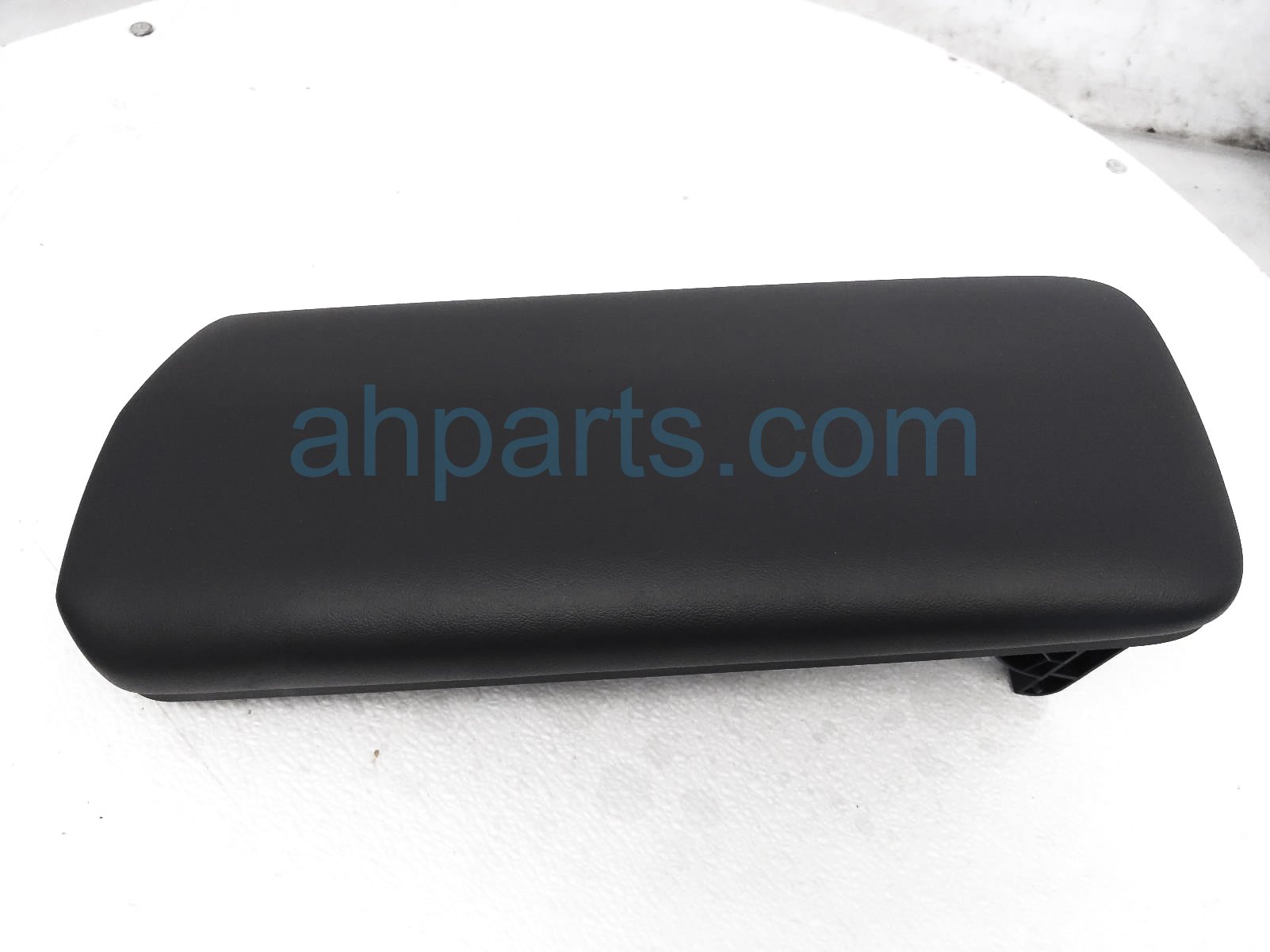 $85 Toyota CENTER CONSOLE LID - BLACK $85 Toyota CENTER CONSOLE LID - BLACK