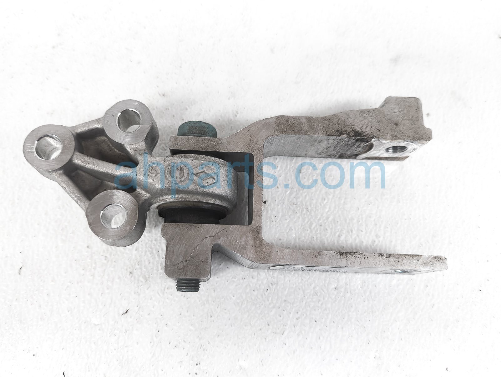$35 Nissan REAR RH ENGINE MOUNT BRACKET - 1.5L $35 Nissan REAR RH ENGINE MOUNT BRACKET - 1.5L