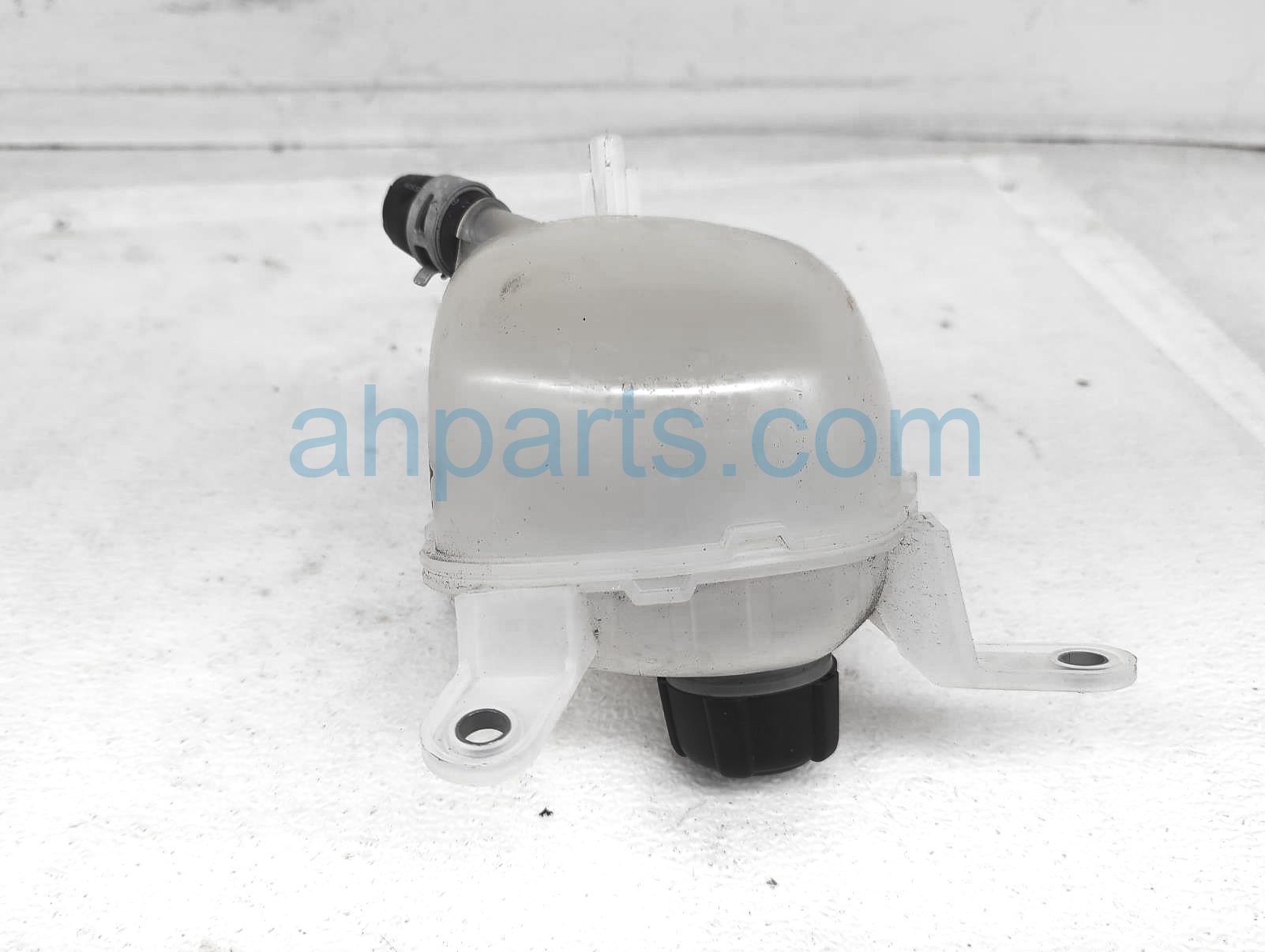 thumbnail image 2 of Engine Coolant Recovery Reservoir Tank Compatible With Nissan Rogue & Rogue Select 2.5L (2008-2015) - Replaces 21711-JG000 2 of 2