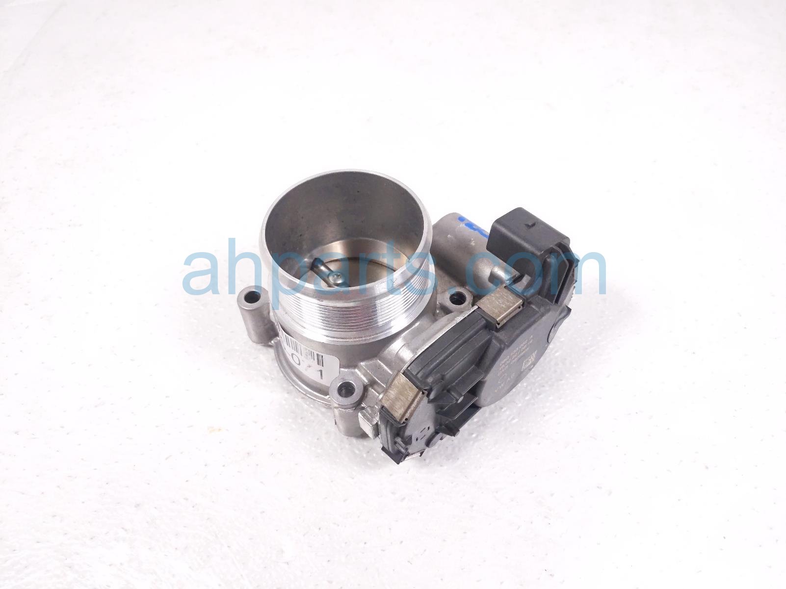 thumbnail interactive-video image 1 of D2P Throttle Body For Audi A1, A3, A4, A5, A6, A7, A8, Q5, TT 1.8/2.0 TFSI 147kW – 06F133062M Replacement 1 of 3