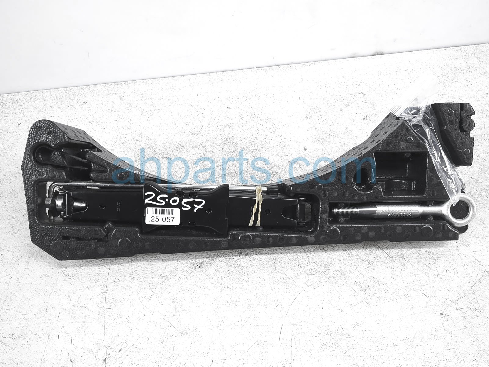 $100 Volvo 3 TOOLS + JACK W/ FOAM HOLDER $100 Volvo 3 TOOLS + JACK W/ FOAM HOLDER