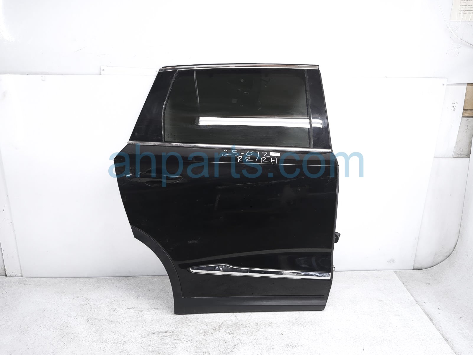 $1600 Acura RR/RH DOOR - BLACK - NO INSIDE TRIM $1600 Acura RR/RH DOOR - BLACK - NO INSIDE TRIM