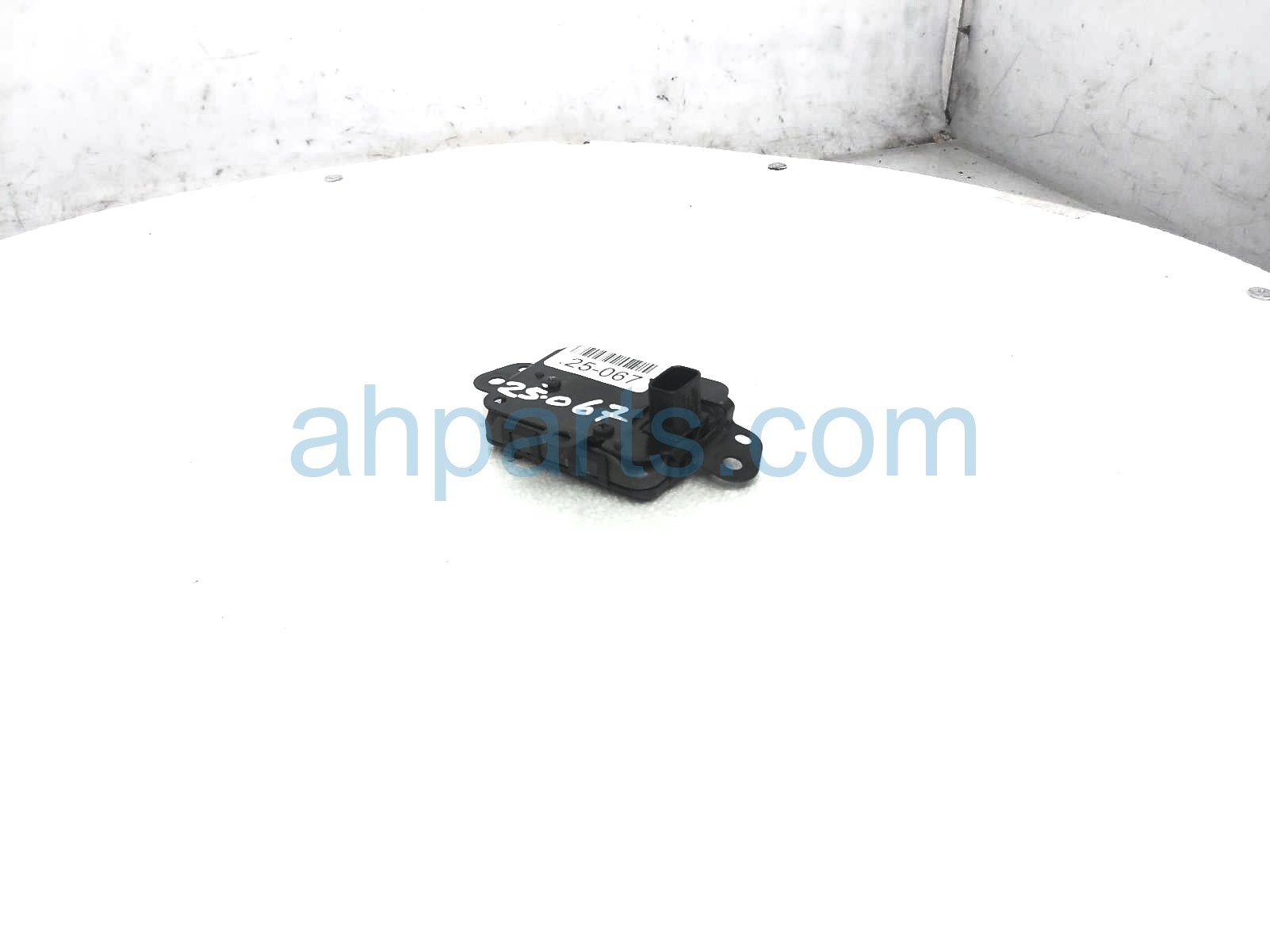 $275 Toyota FRONT GRILLE DISTANCE RADAR UNIT $275 Toyota FRONT GRILLE DISTANCE RADAR UNIT