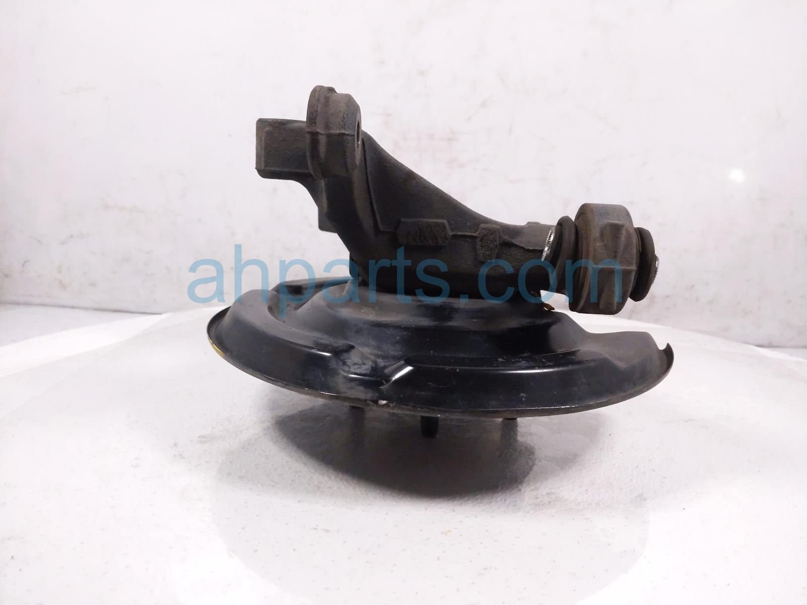 Sold 2018 Toyota Corolla Im Axle Stub Rear Driver Spindle Knuckle Hub ...