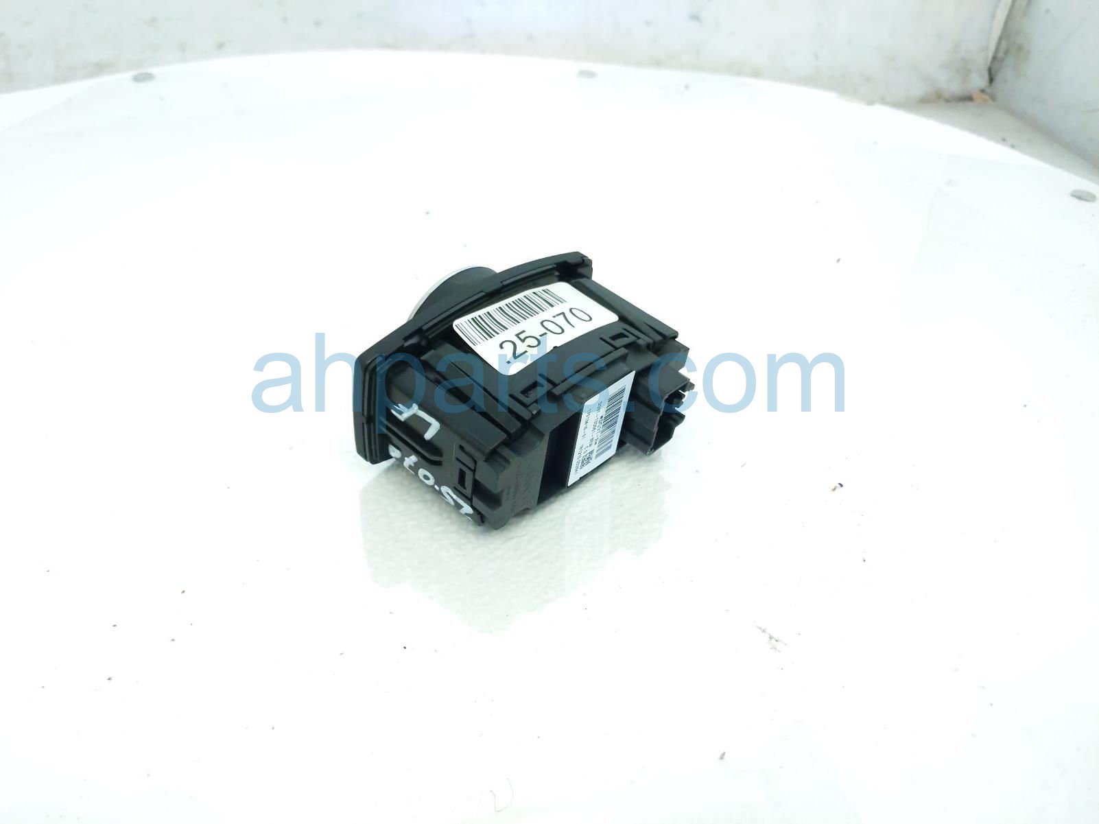 $29 Ford HEADLAMP CONTROL SWITCH - DASH MTD $29 Ford HEADLAMP CONTROL SWITCH - DASH MTD