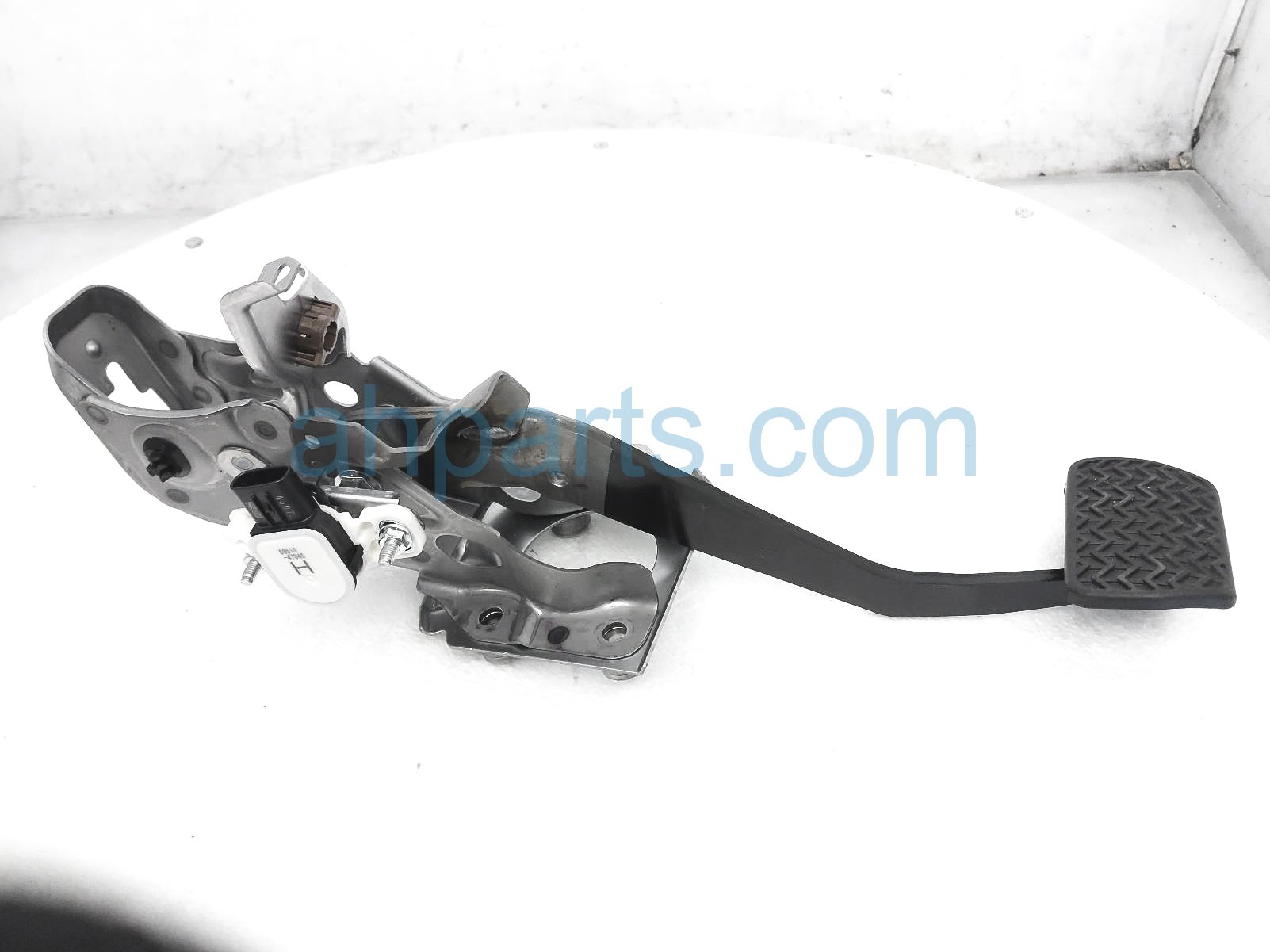 $100 Toyota BRAKE PEDAL ASSY - XLE 2.0L FWD $100 Toyota BRAKE PEDAL ASSY - XLE 2.0L FWD