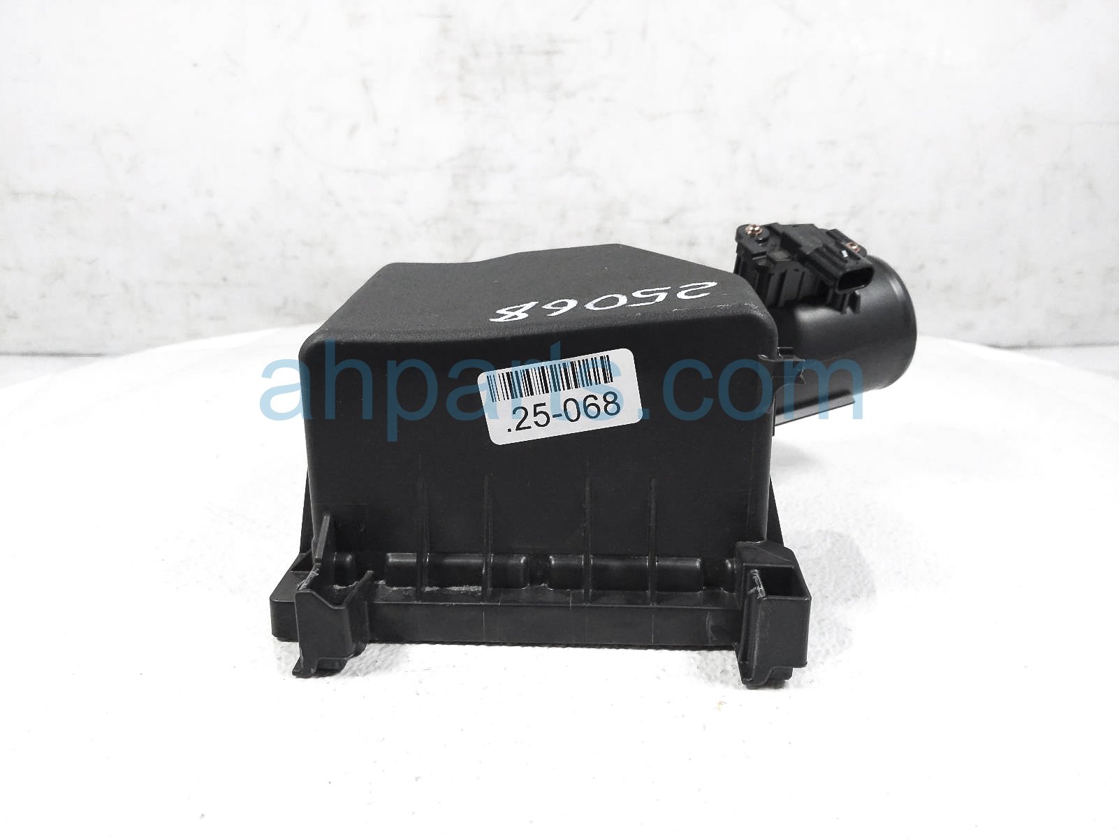 Sold 2024 Toyota Prius Intake Upper Airbox Lid + Mass Airflow ** 17812 ...