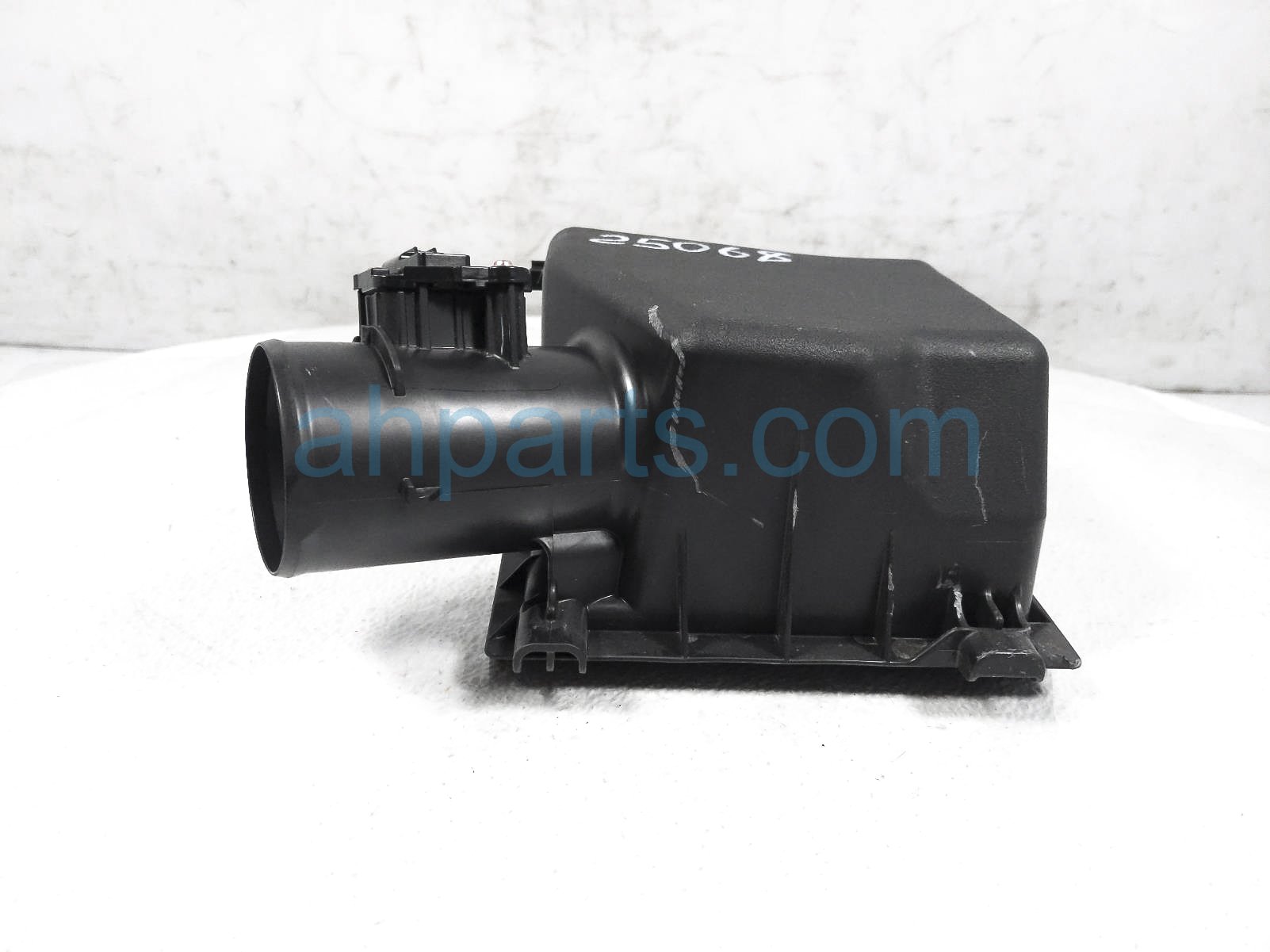 Sold 2024 Toyota Prius Intake Upper Airbox Lid + Mass Airflow ** 17812 ...