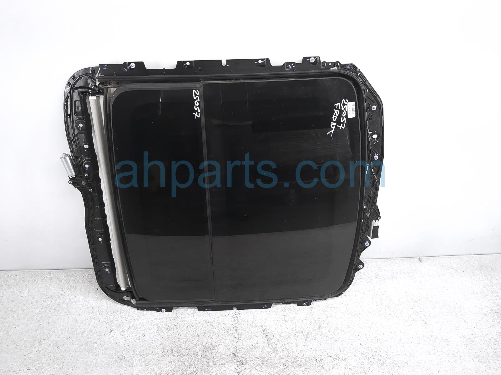 $1250 Volvo PANORAMIC SUNROOF ASSEMBLY $1250 Volvo PANORAMIC SUNROOF ASSEMBLY