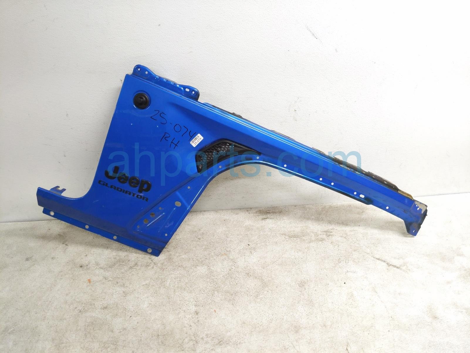 $350 Jeep RH FENDER - BLUE * $350 Jeep RH FENDER - BLUE *