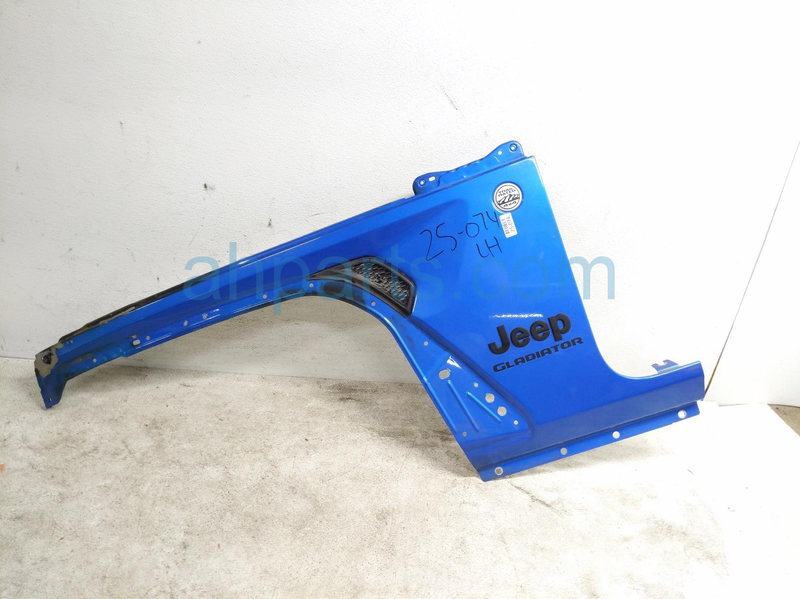 $199 Jeep LH FENDER - BLUE * $199 Jeep LH FENDER - BLUE *