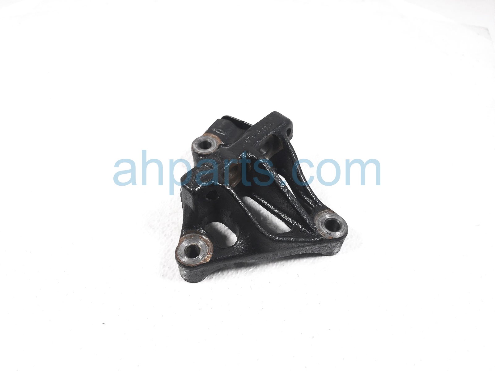 $45 Toyota RH SIDE ENGINE MOUNT BRACKET - 2.0L $45 Toyota RH SIDE ENGINE MOUNT BRACKET - 2.0L
