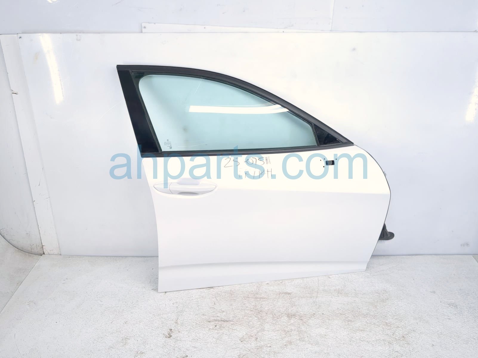 $850 Acura FR/RH DOOR - WHITE - NO MIRROR/TRIM $850 Acura FR/RH DOOR - WHITE - NO MIRROR/TRIM