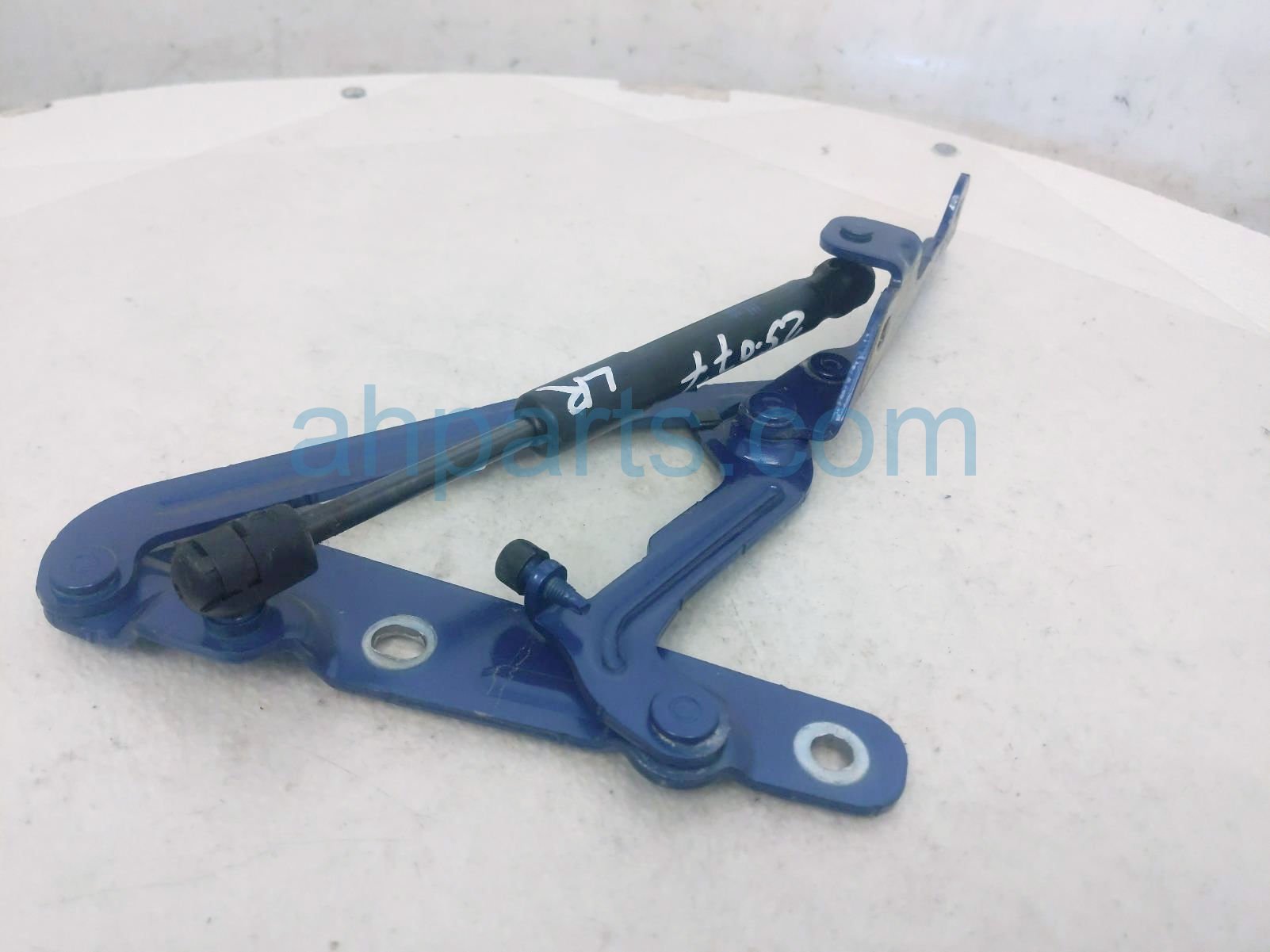 $45 Chevy RR/LH TAILGATE HINGE + SHOCK $45 Chevy RR/LH TAILGATE HINGE + SHOCK