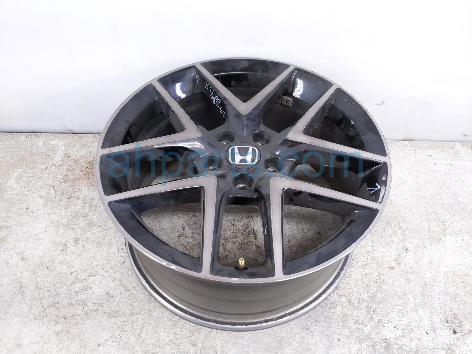 $250 Honda FR/LH WHEEL / RIM * $250 Honda FR/LH WHEEL / RIM *