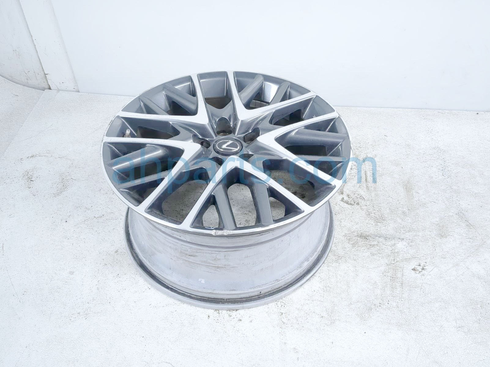 $275 Lexus RR/RH WHEEL / RIM - HAS LIP DAMAGE