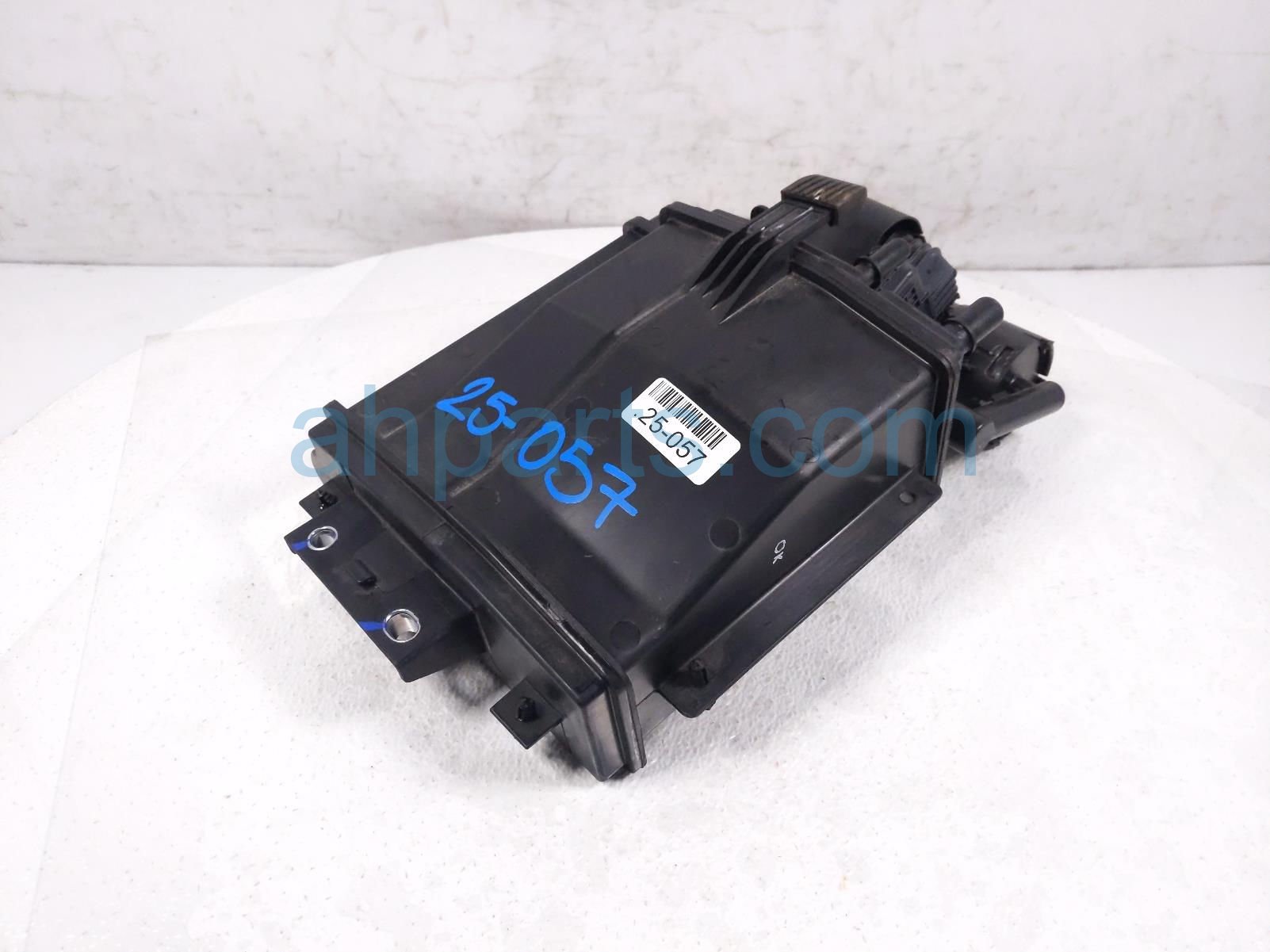 $150 Volvo FUEL CHARCOAL VAPOR CANISTER - 2.0L $150 Volvo FUEL CHARCOAL VAPOR CANISTER - 2.0L