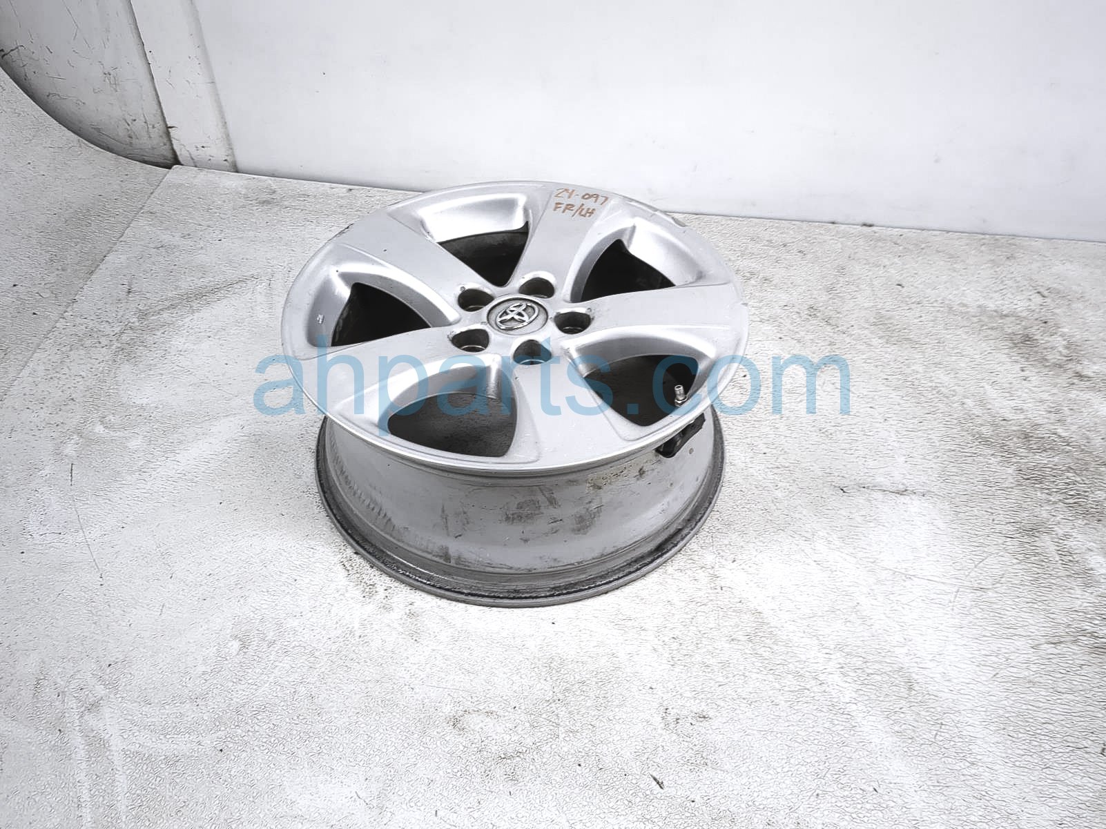 $69 Toyota FR/LH WHEEL / RIM * $69 Toyota FR/LH WHEEL / RIM *