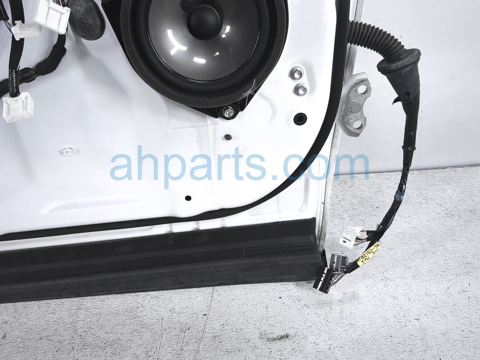 $895 Lexus FR/LH DOOR - WHITE - NO MIRROR/TRIM* $895 Lexus FR/LH DOOR - WHITE - NO MIRROR/TRIM*