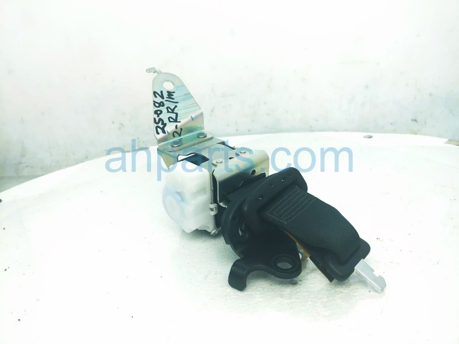 $75 Lexus REAR MID SEAT BELT - BLACK* *CHECK $75 Lexus REAR MID SEAT BELT - BLACK* *CHECK