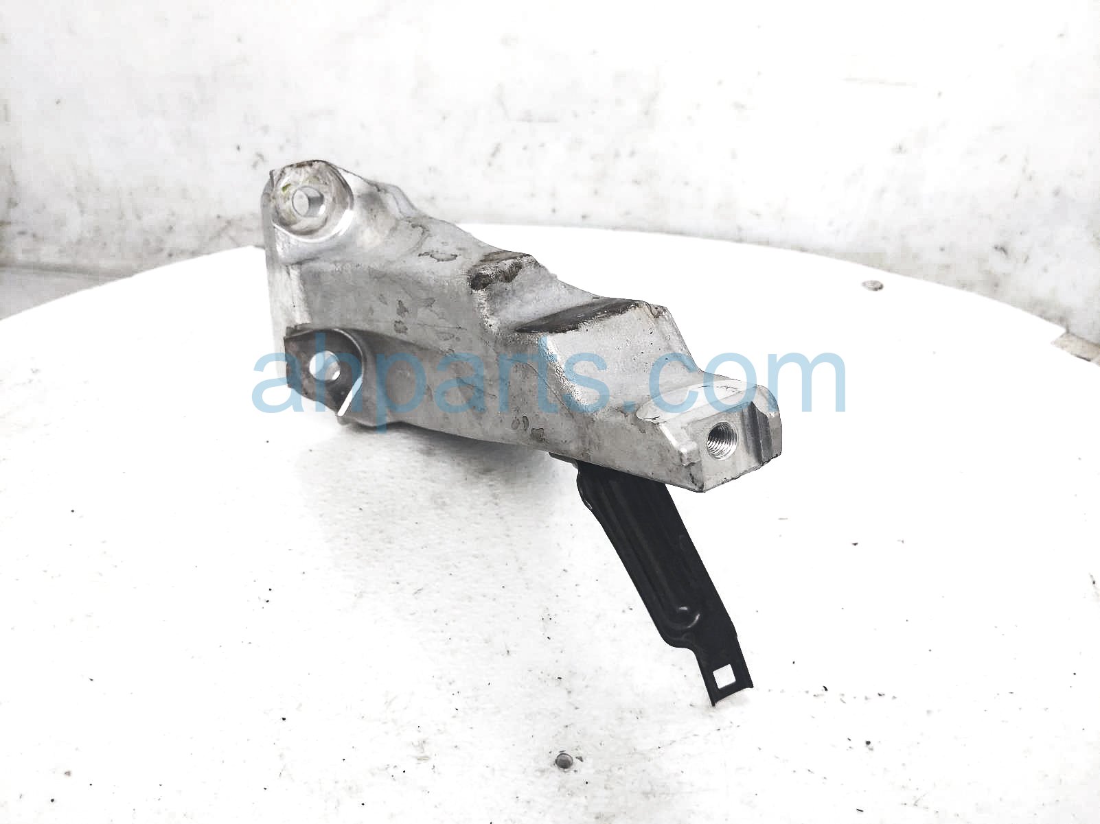 $40 Acura REAR ENGINE MOUNT BRACKET - 3.0T AWD $40 Acura REAR ENGINE MOUNT BRACKET - 3.0T AWD