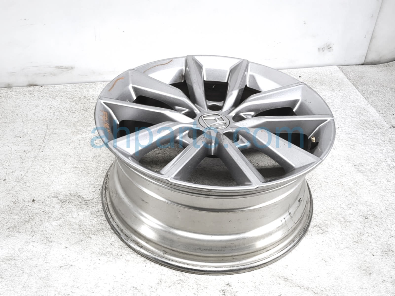 $165 Honda FR/RH WHEEL / RIM * $165 Honda FR/RH WHEEL / RIM *