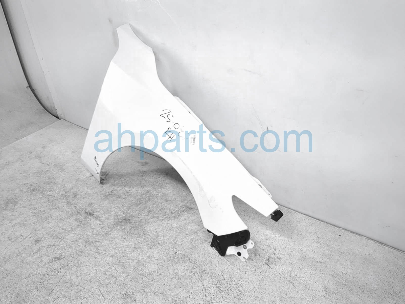 Sold 2023 Mazda 3 Front Passenger Fender - White - Has A Bent Area