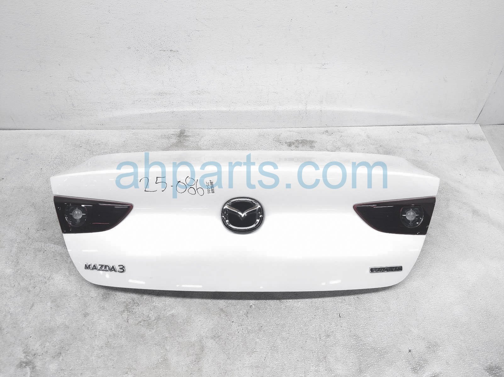 $599 Mazda TRUNK / DECKLID - WHITE $599 Mazda TRUNK / DECKLID - WHITE