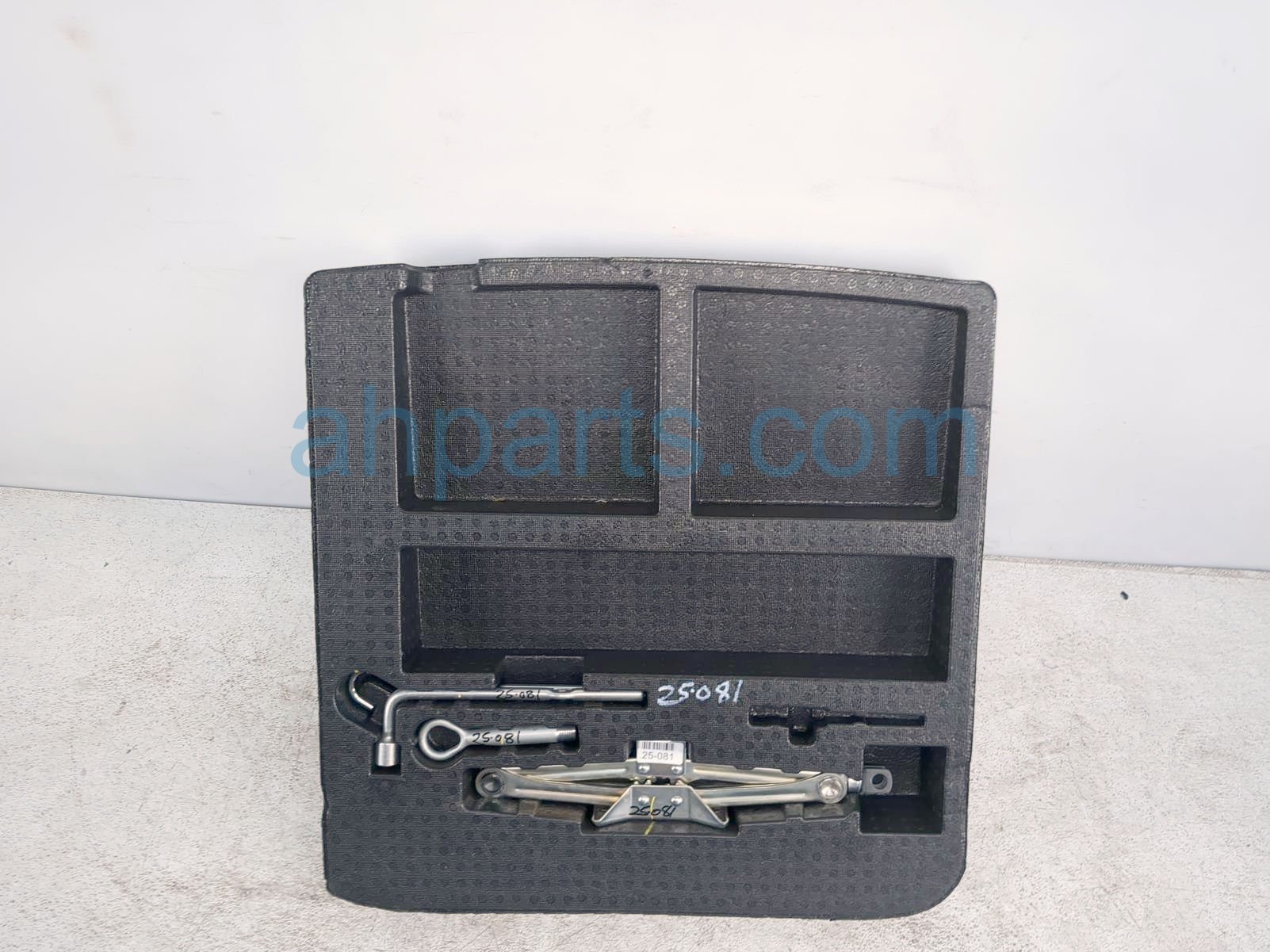 $99 Honda 3 TOOLS + SCISSOR JACK W/FOAM TRAY