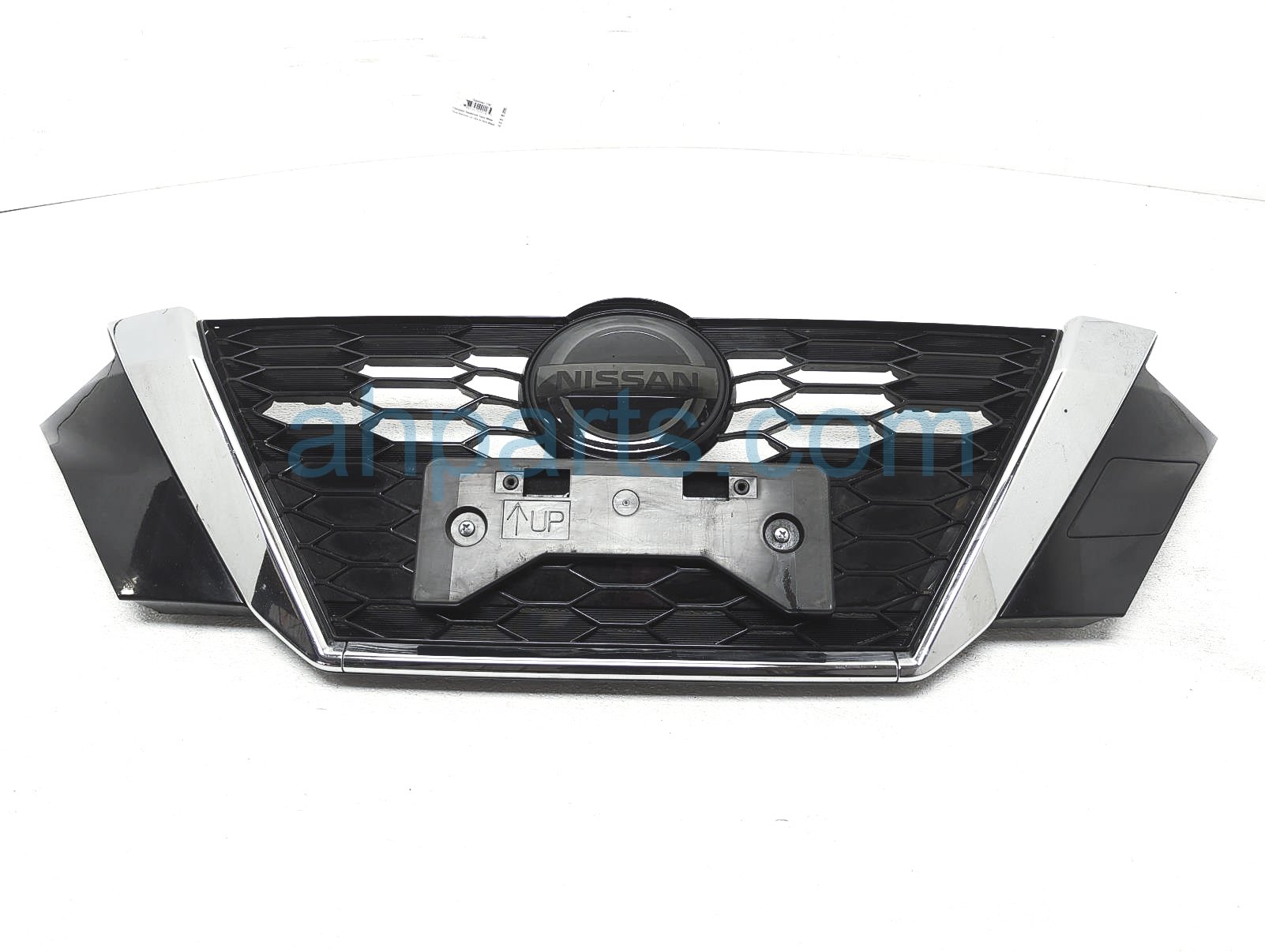 $245 Nissan UPPER GRILLE - CHROME/BLACK * $245 Nissan UPPER GRILLE - CHROME/BLACK *