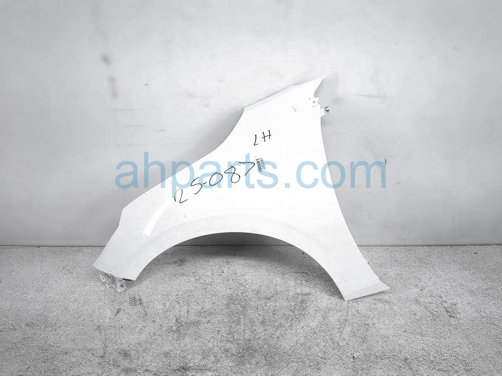 $225 Nissan LH FENDER - WHITE