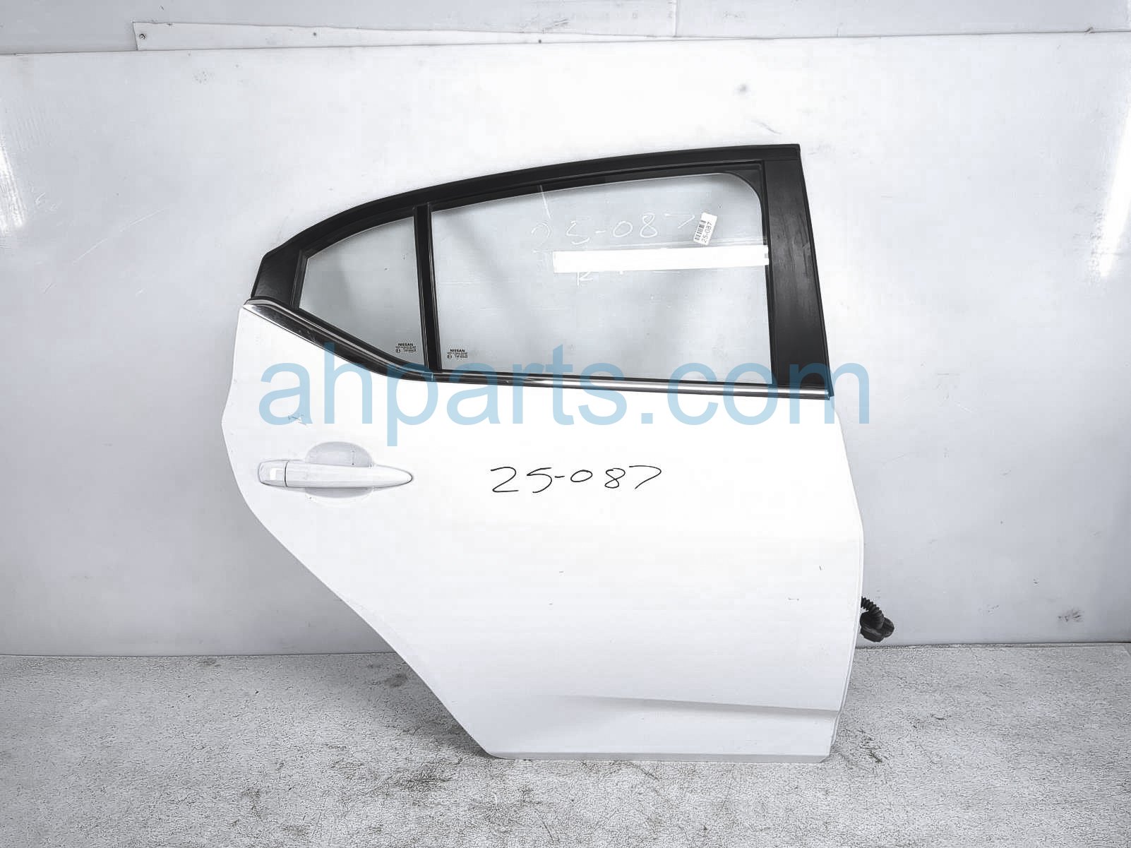 $899 Nissan RR/RH DOOR - WHITE - NO INSIDE TRIM $899 Nissan RR/RH DOOR - WHITE - NO INSIDE TRIM